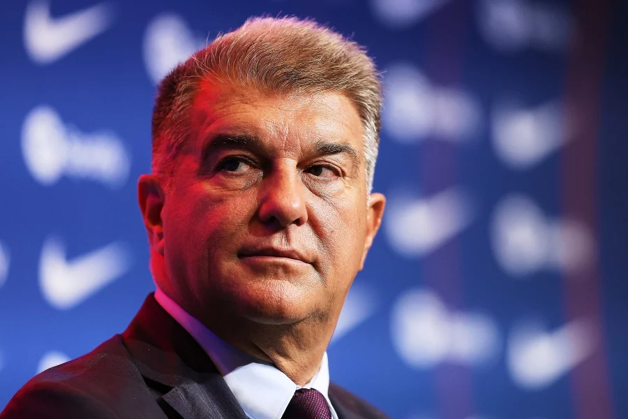 Жоан Лапорта разкри, че е уважил решението на Шави