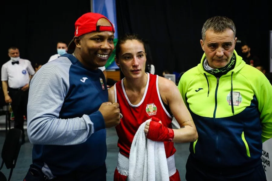 Венелина Поптолева