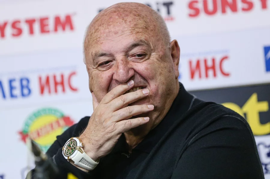 Славия прибира Кирил Динчев
