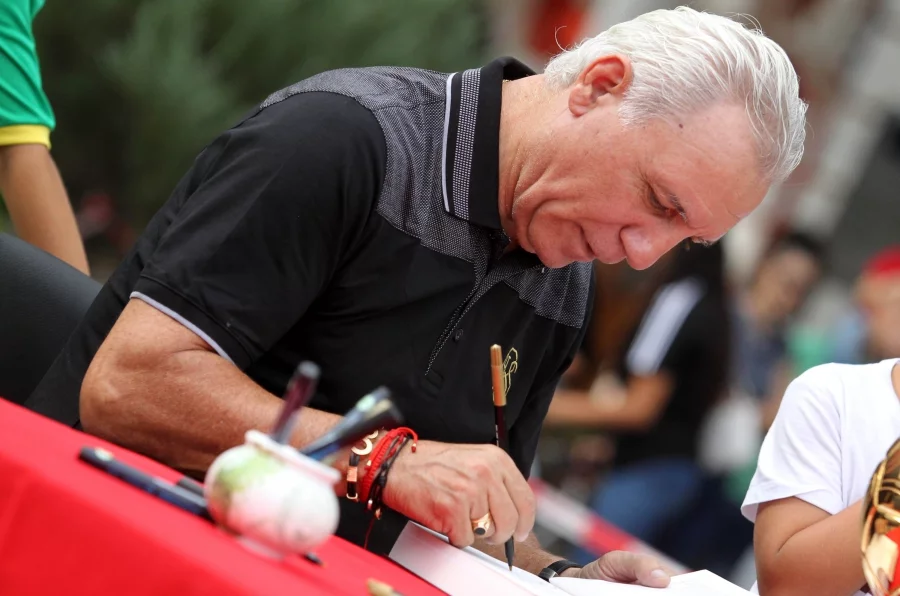 Стоичков не бива забравен