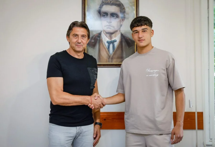 Виктор Любенов