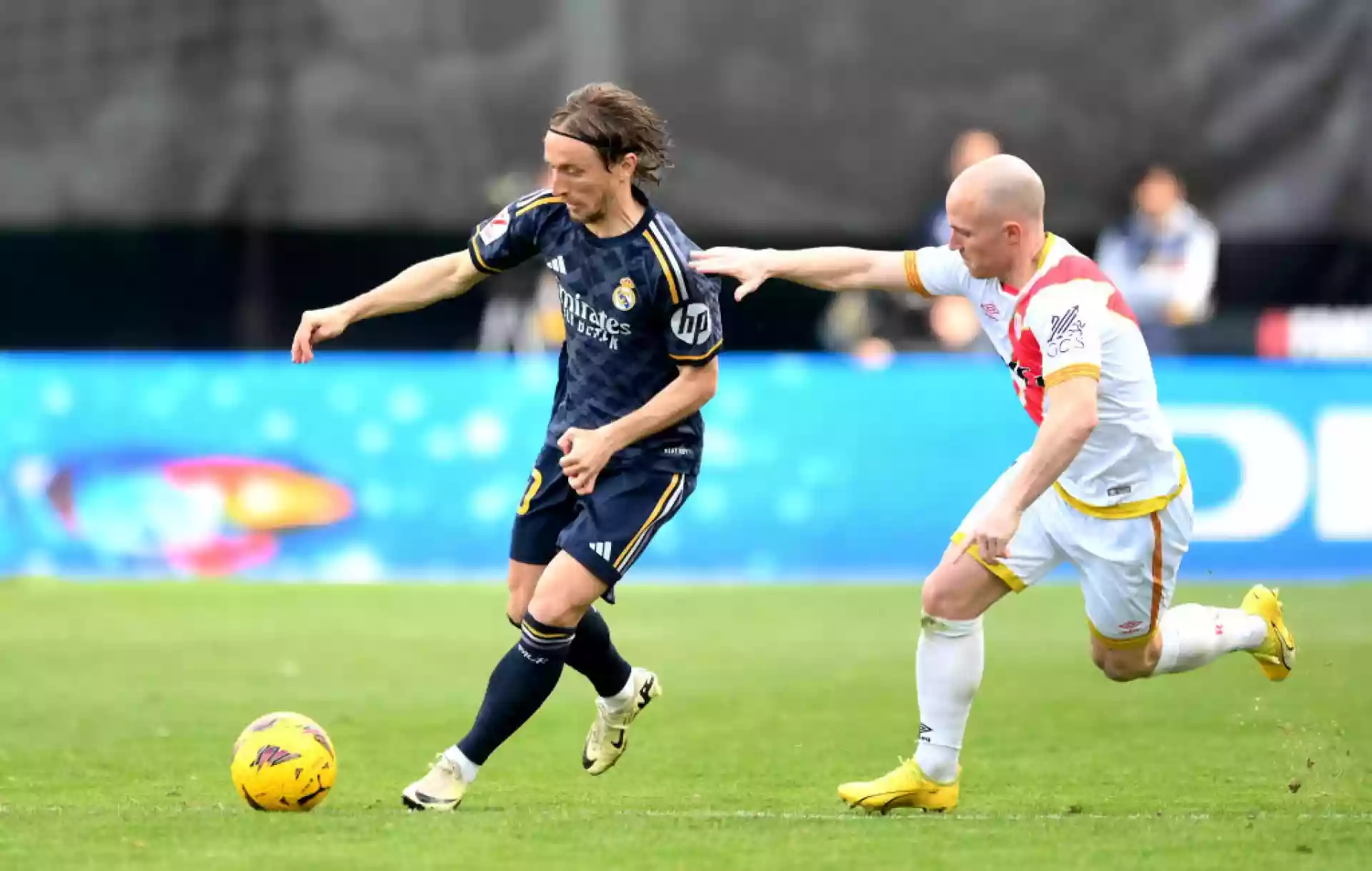 Реал Мадрид все още е на върха и чака грешна стъпка от Жирона