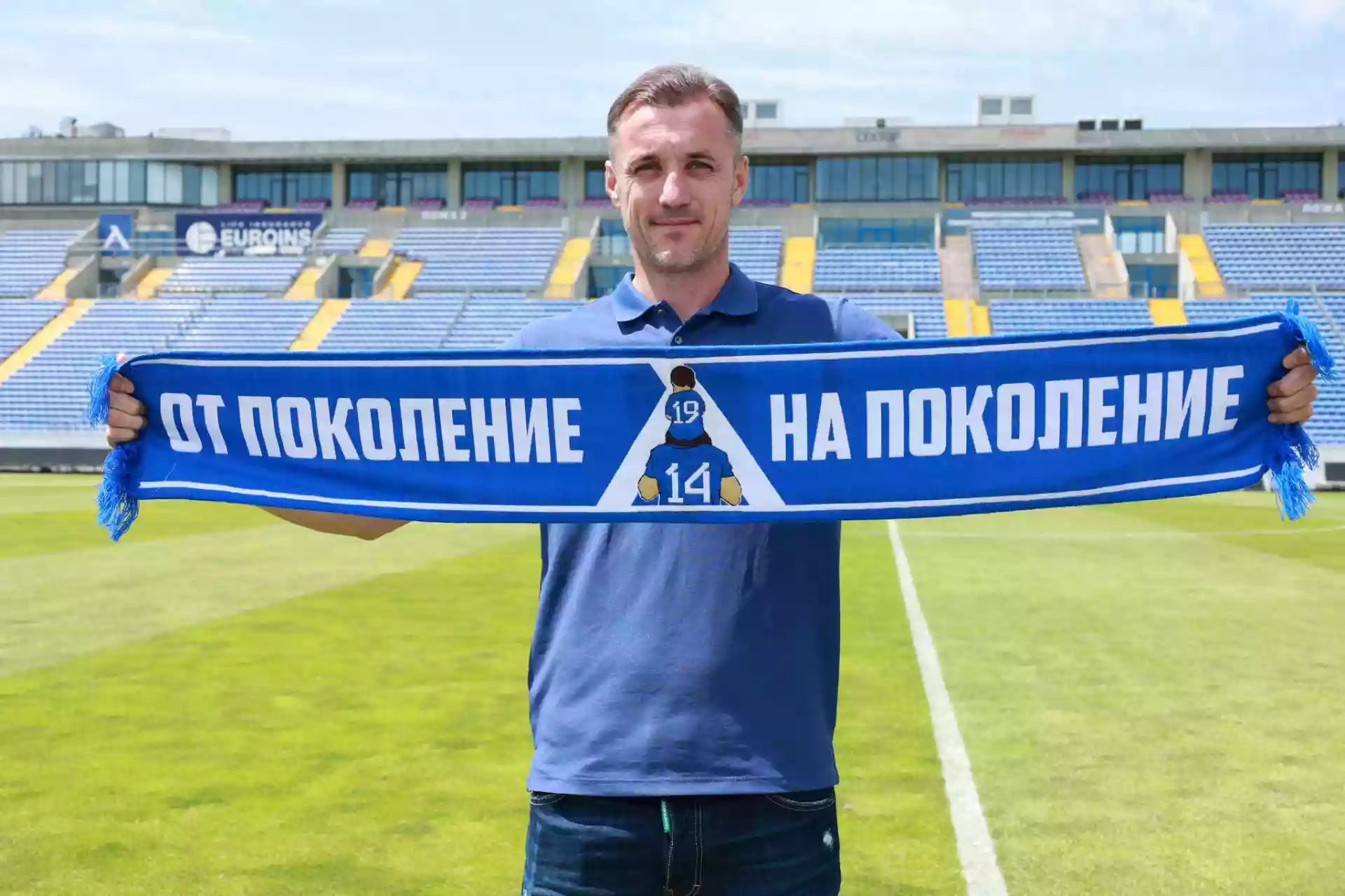 Станислав Генчев пое Левски