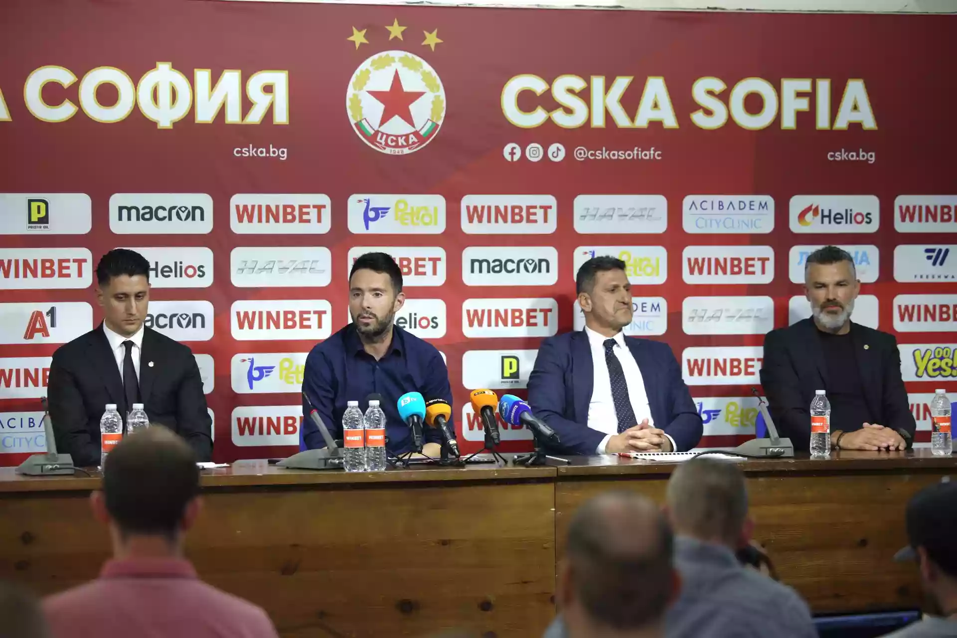 Очаква се ръководството на ЦСКА да представи новите екипи