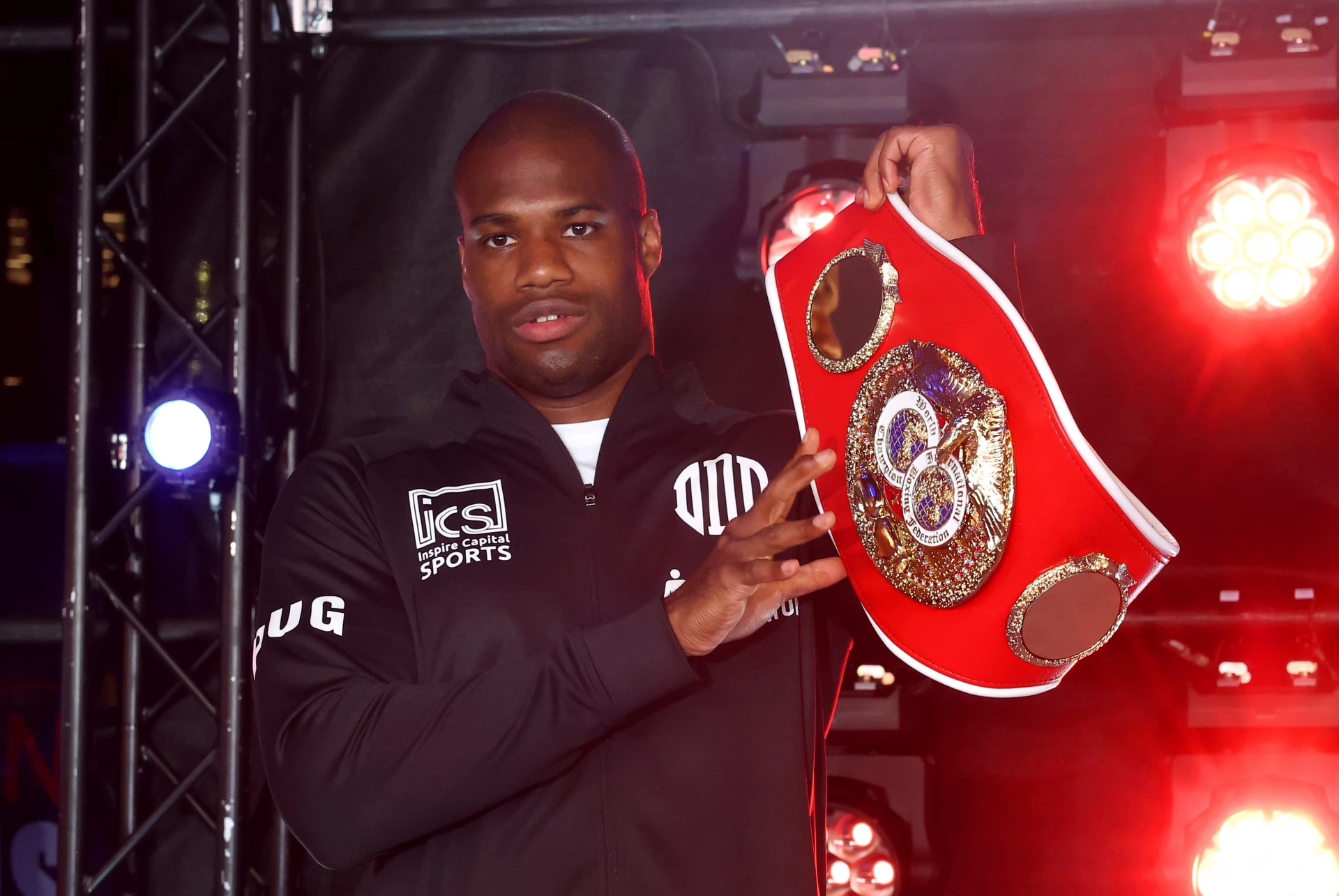Даниел Дюбоа Дюбоа със световната титла на IBF