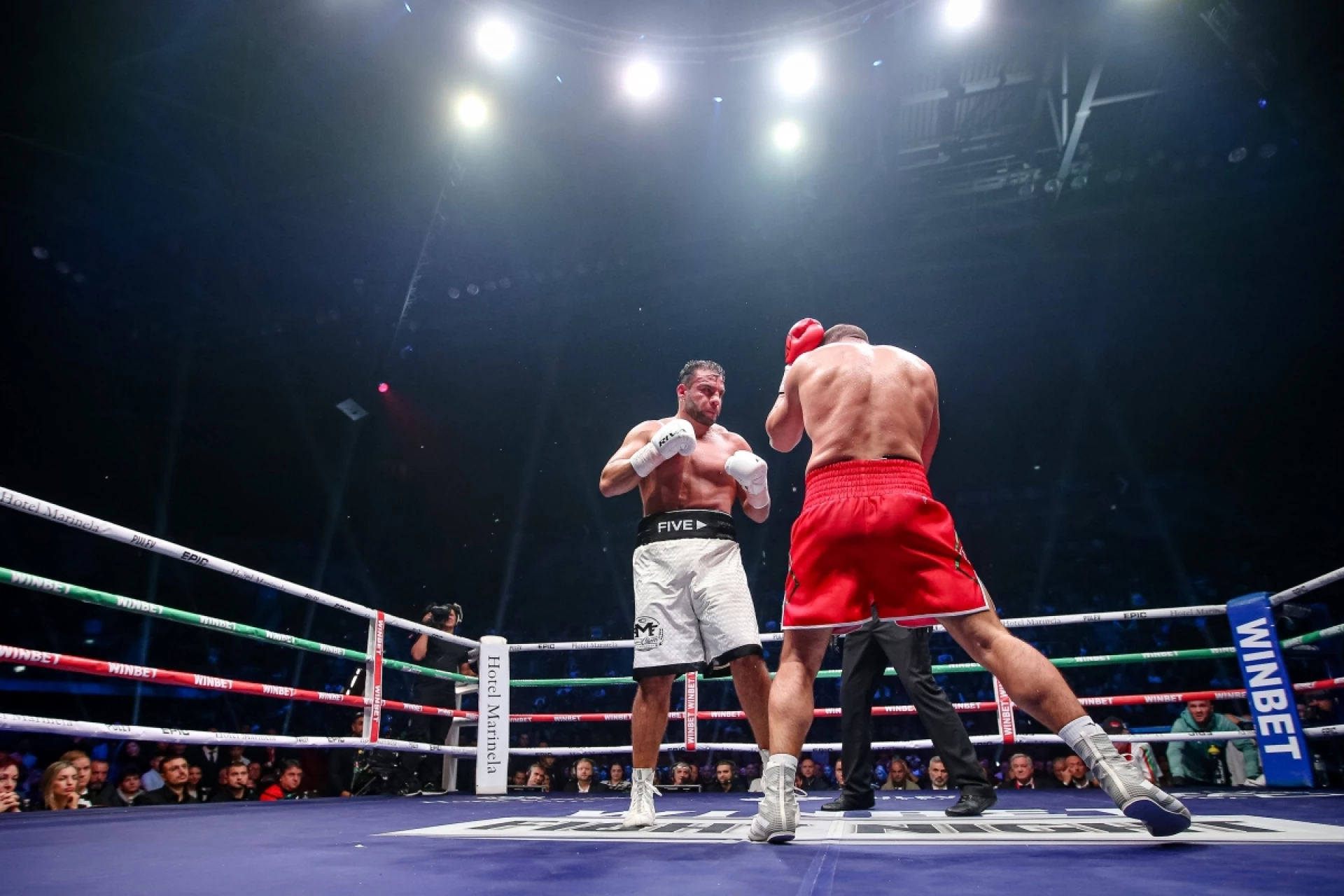 Кубрат Пулев прегази Махмуд Чар за световната титла на WBA Кубрат Пулев прегази Махмуд Чар за световната титла на WBA
