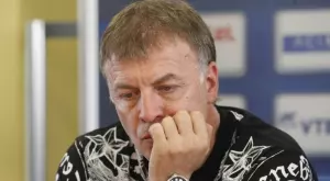 Левски праща акциите в Дубай, за да се джиросат отново, този път на Сираков