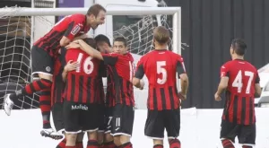 Локо (СФ) устиска 1:0 срещу Марек с човек по-малко