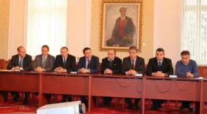 Депутати напират за членство в "синия" тръст