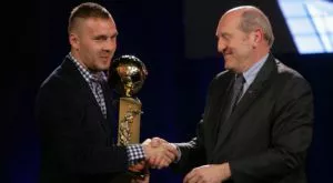 Средният пръст на Моци му коства сериозна сума