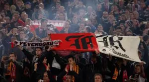 Фейенорд гони турчин, заплашил да пребие журналист