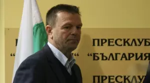  Петкратен шампион на Казахстан поиска Стойчо Младенов 