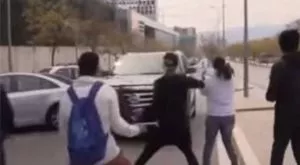 ВИДЕО: Меси за малко да сгази феновете си