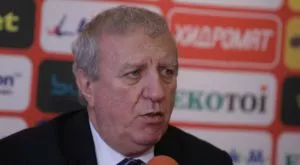 Лупи с крайна мярка, за да спаси лиценза