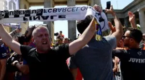 Фенове на Ювентус пострадаха след сблъсъци в Севиля (ВИДЕО)