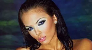 Николета Лозанова отиде на Малдивите и се снима чисто гола (СНИМКИ 18+)