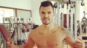 Забрави за килограмите: Божинов ще "млати" печено прасе на Нова година