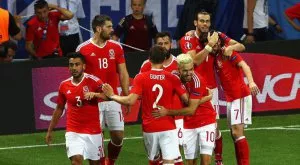 ВИДЕО: Играчите на Уелс избухват след отпадането на Англия от Евро 2016