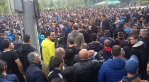 СНИМКА: Вижте катафалката, в която феновете напъхаха "мъртвия ЦСКА" 