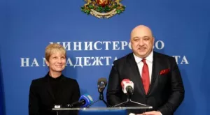 Кралев за скандалите на "Лаута": Призовавам БФС да бъде безкомпромисен в наказанията
