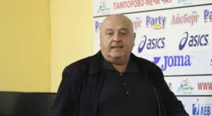 Отново нов треньор в Първа лига