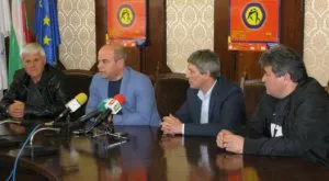 Над 500 участници в международния турнир по борба "Дан Колов - Никола Петров"