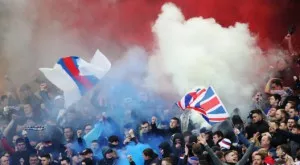 Трима намушкани след масов бой между фенове на Селтик и Рейнджърс