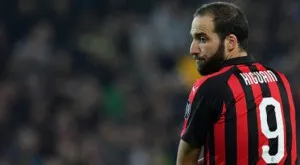 Sky Sports: Гонзало Игуаин преминава медицински прегледи в Лондон