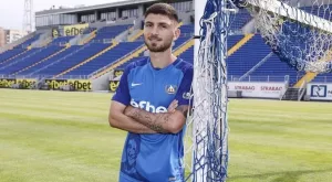 {{ otherArticle[0].article.title }}