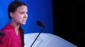 Уволниха треньор, заканил се да набие "ку**ата" Грета Тунберг
