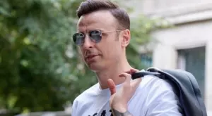 {{ otherArticle[0].article.title }}