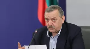 Проф. Кантарджиев призна, че има много повече футболисти с COVID-19, отколкото е ясно