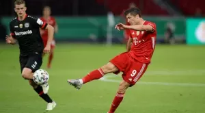Левандовски е на 4 гола от рекорда на Роналдо за най-много голове в ШЛ в 1 сезон