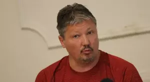 {{ otherArticle[0].article.title }}