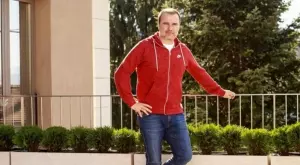 {{ otherArticle[0].article.title }}