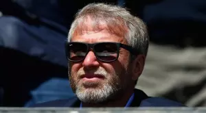 Португалия замрази имущество на Роман Абрамович за 10 млн. евро 