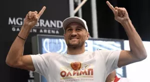 Сергей Ковальов подрепи Усик в песента му за Украйна