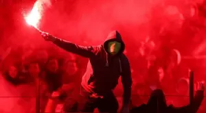 Цървена звезда и Партизан отиват на финал за Купата на Сърбия - мелетата в Белград започнаха (ВИДЕО)