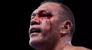 "Boxingnews24" съсипа Кобрата: Стар човек, който е в топ 50 на категорията