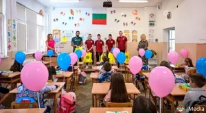 Ботев Пловдив се срещна и раздаде подаръци на стотици първокласници
