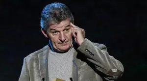 "Можеше да има смъртни случаи, УЕФА щеше да ни затрие" - Емил Костадинов отрече за средния пръст и обясни за "ада" в София
