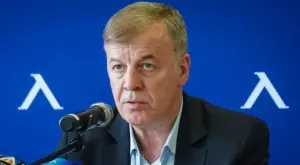 Ще има ли Левски нов собственик? Сдружение, в което е и Мъри, гони Сираков?