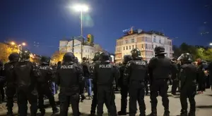 Бултрасите обявиха готовност за още протести и обвиниха МВР, охранявайки "шепата мерзавци" 