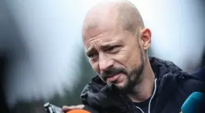 Изненада: Спряганият за напускащ ЦСКА Енес Махмутович спаси кожата, подписва нов договор?