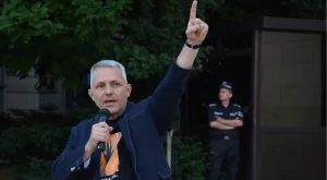 Николай Хаджигенов скочи в защита на трансджендъра Имане Хелиф