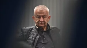 Локомотив Пловдив подава жалба заради "престъпните отсъждания" на Кабаков и Гидженов (ВИДЕО)