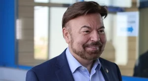 Враг №1 на Левски сяда на една маса с Мило Борисов