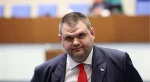След щангите - Делян Пеевски подава ръка и в борбата