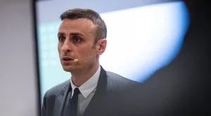 Димитър Бербатов осъмна в районното! Легендата отнесе максимално наказание (ВИДЕО)