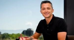 Ролята му за ЦСКА  на терена е периферна, но Христо Янев не иска да се разделя с него за нищо на света 